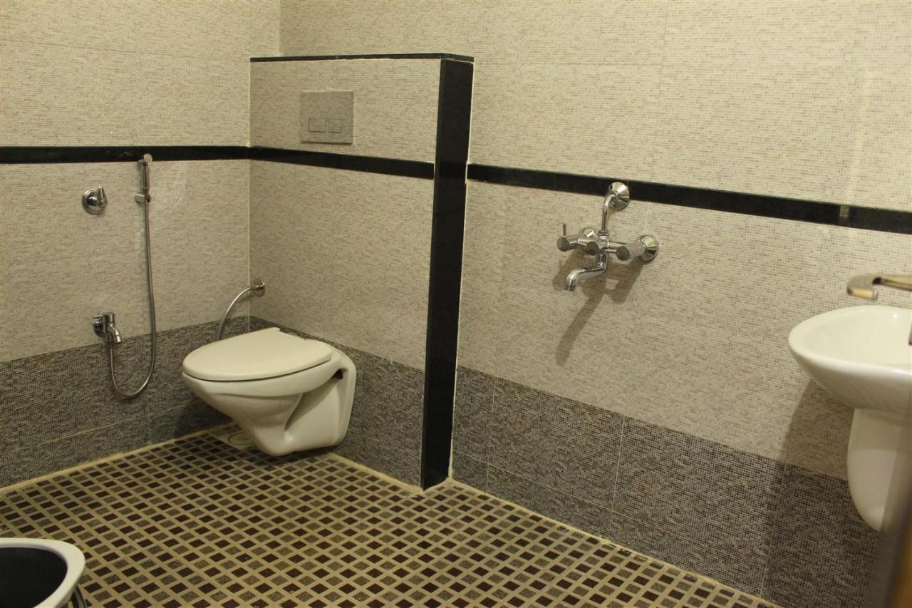 Maheshwar Hotel Shri Sharanam מראה חיצוני תמונה