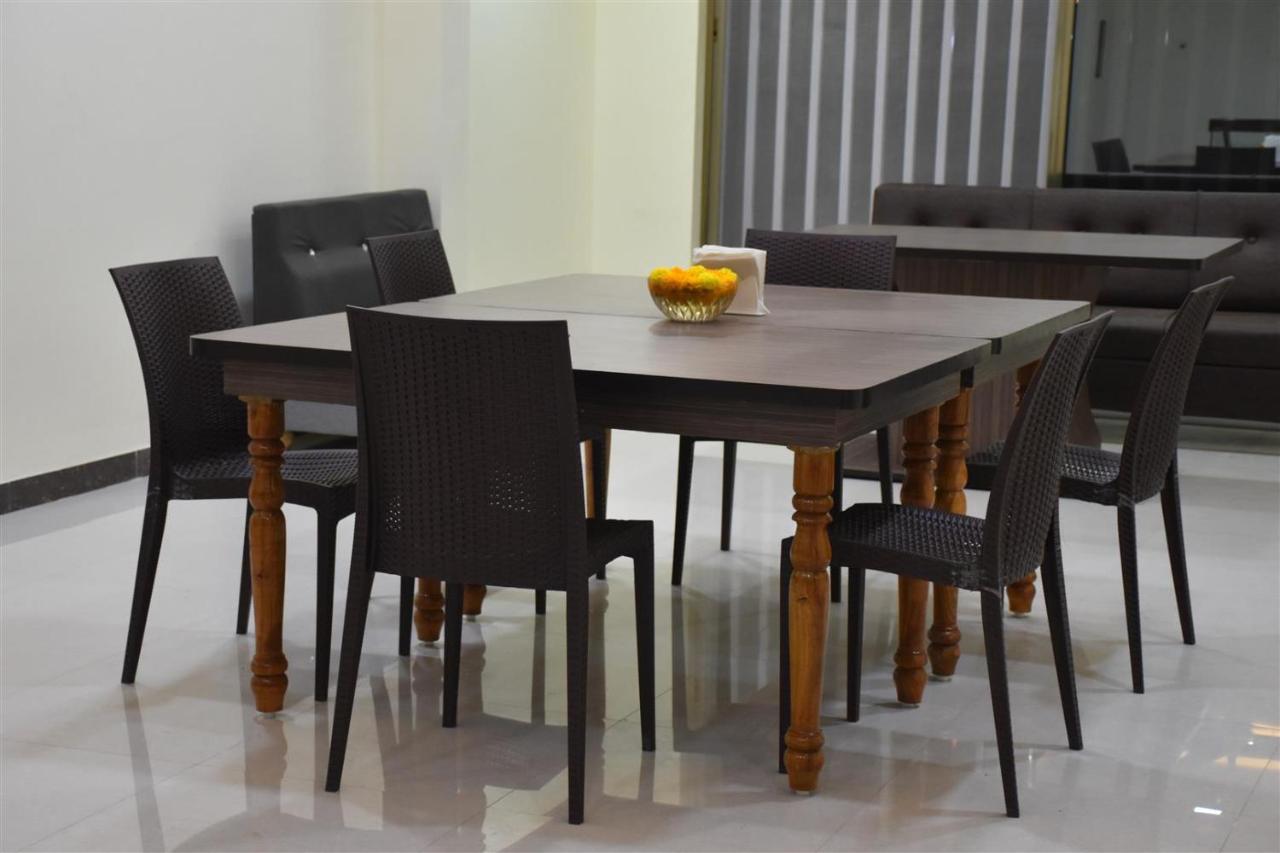 Maheshwar Hotel Shri Sharanam מראה חיצוני תמונה